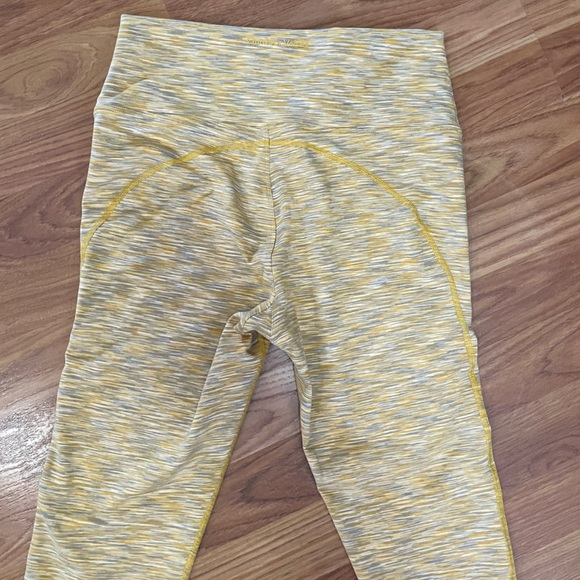 Outdoor Voices Flow Freeform 7/8 Leggings Sunset Yellow/Gray Workout Gym Medium - Picture 6 of 12